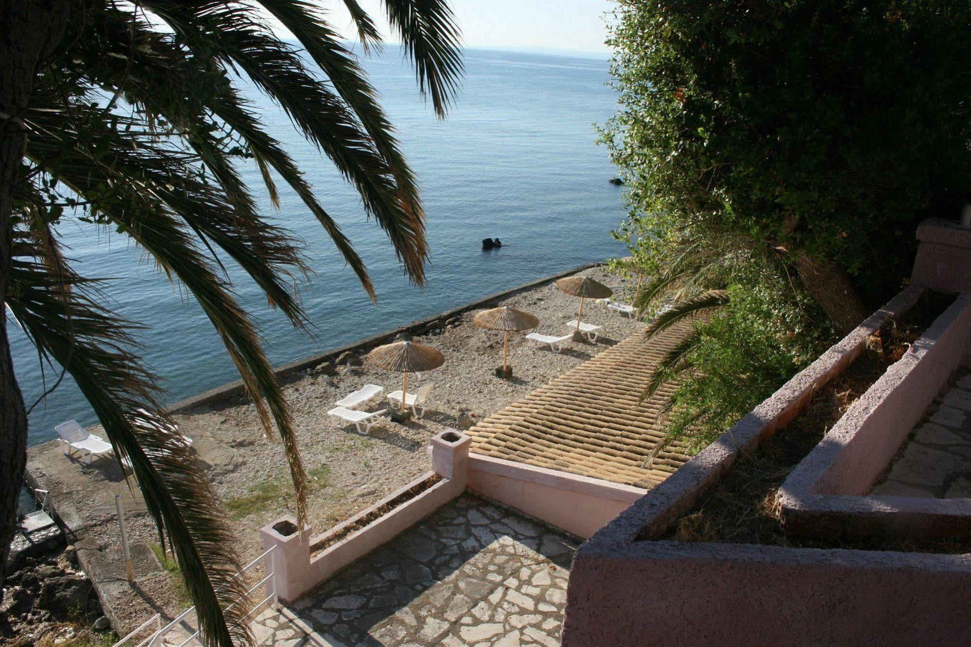 Aegli Hotel Perama  Exteriör bild